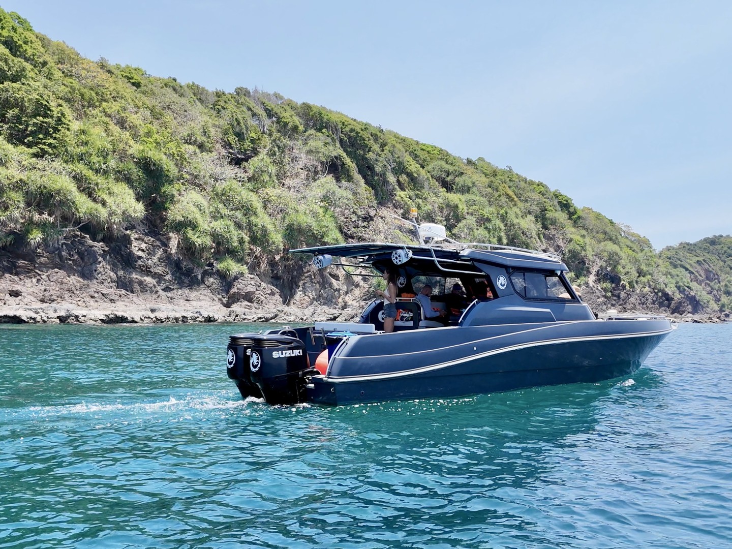 Side profile of the Silvercraft 36HT beside a green island